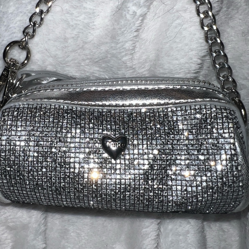 Small silver barrel style juicy couture coin bag - Picture 2 of 9